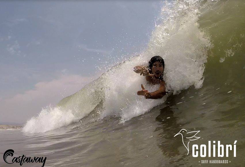 Handboard Colibrí Surf sobre ola